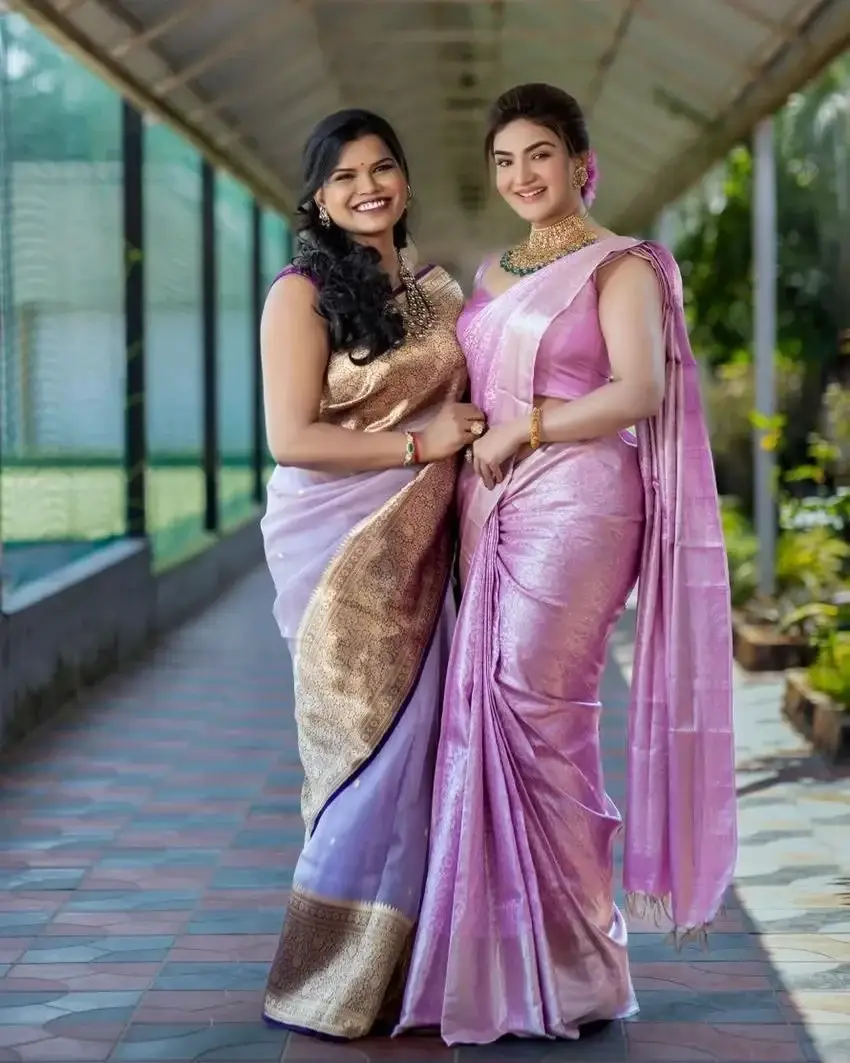 BEAUTIFUL INDIAN ACTRESS HONEY ROSE IMAGES IN VIOLET SAREE 4